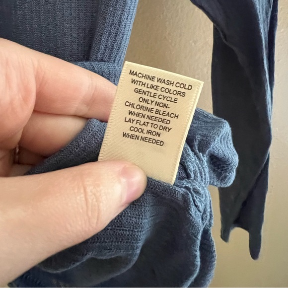 🔹NO COMMENT: Junior girl size M, blue long sleeve, scrunched top w/tie, v-neck. - Picture 4 of 7